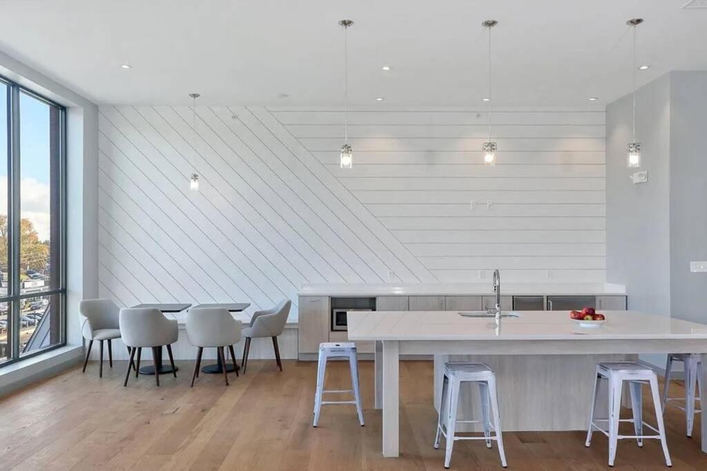 Luxury Apartment With Gym, Steps From Commuter Rail #4011 Reading 외부 사진