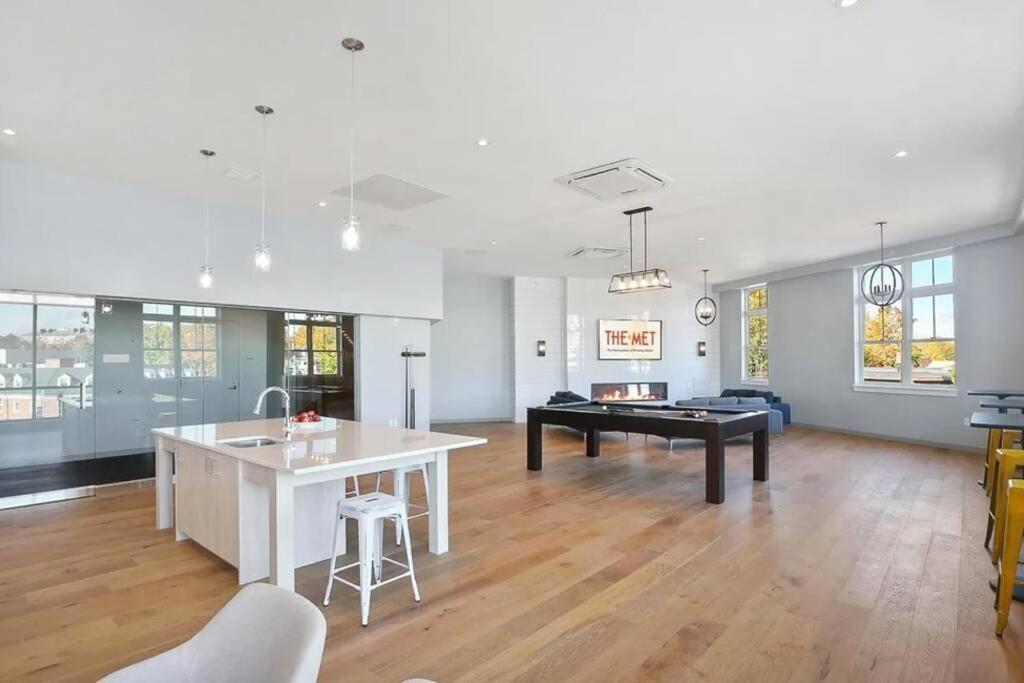 Luxury Apartment With Gym, Steps From Commuter Rail #4011 Reading 외부 사진