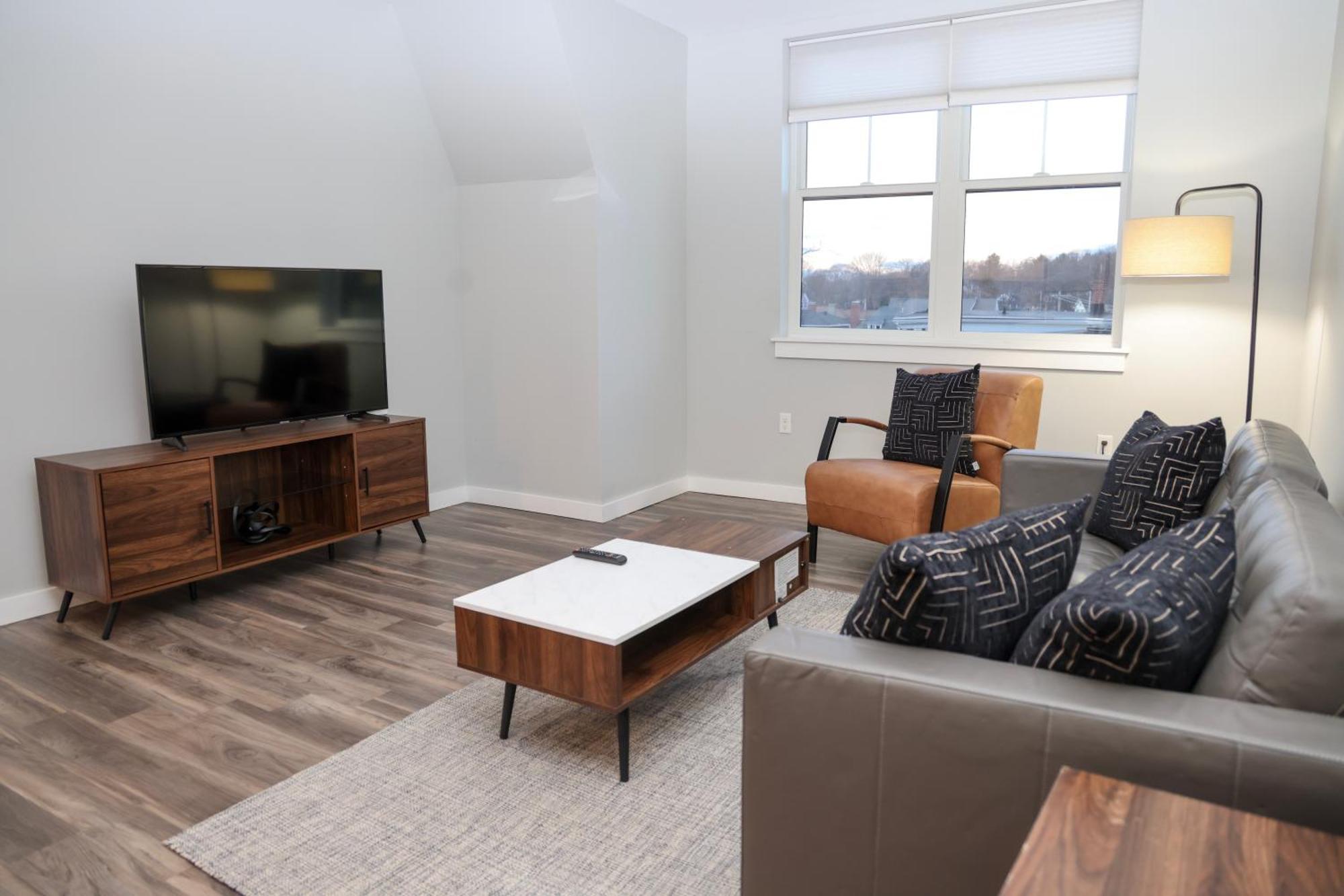 Luxury Apartment With Gym, Steps From Commuter Rail #4011 Reading 외부 사진